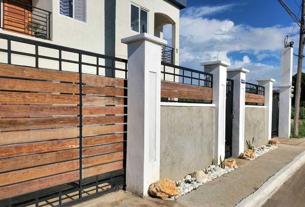 'The Solace' New Luxury Modern 1Bed 1Bath Apt. Portmore Kültér fotó